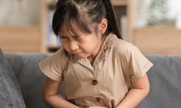 Cách xử trí khi trẻ bị đau bụng, nôn ói tại nhà