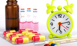 Trước, trong hay sau bữa ăn: Nên uống thuốc kháng sinh vào thời điểm nào là tốt nhất?