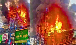 Hà Nội: Cháy biển quảng cáo đặt tại tầng cao nhà dân, lửa bùng phát dữ dội