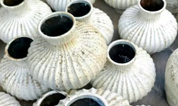 Bình hoa đèn lồng có gì đặc biệt mà được săn lùng đến  'cháy hàng'?