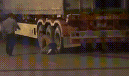 Điều tra vụ người đàn ông nghi cầm đao liên tiếp đánh, chém người khác