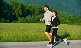 Hội chứng đầu gối ở người chạy bộ: Phòng thoái hóa khớp gối từ những dấu hiệu sớm