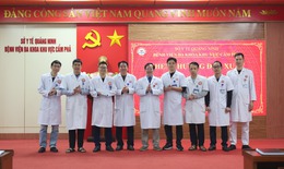 Khen thưởng đột xuất 17 y, bác sĩ cứu sống người đàn ông đa chấn thương nguy kịch