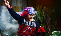 Những đường kim lưu giữ hồn cốt trang phục Xá Phó