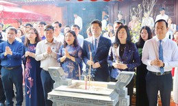 Bộ trưởng Bộ Y tế dâng hương tưởng niệm Đại danh y Hải Thượng Lãn Ông Lê Hữu Trác