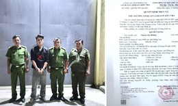 Thấy 'quen' khi đi qua nhau, người dân nhanh trí phát hiện đối tượng truy nã