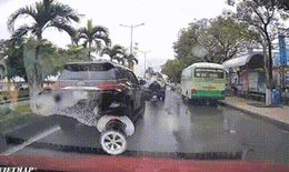 CSGT Quảng Trị xác minh video ô tô dừng giữa đường cản trở giao thông