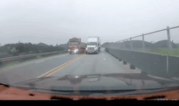 Thót tim clip xe đầu kéo liều lĩnh lấn làn ngược chiều trên cao tốc Nội Bài - Lào Cai