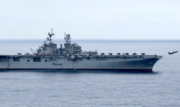 Siêu tàu đổ bộ Mỹ mang tiêm kích F-35B từ Nhật Bản tới Trung Đông mạnh thế nào?