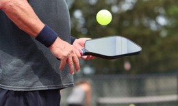 Đau tay khi chơi pickleball có thể là dấu hiệu của những chấn thương nào?
