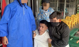 Siết cổ người phụ nữ đang cắt rau ngoài đồng cướp bông tai vàng