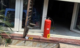 Nghi mâu thuẫn gia đình, người đàn ông tự thiêu khiến vợ và con trai bị bỏng