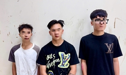 Nhóm thanh thiếu niên mang hung khí đập phá nhà dân trong đêm