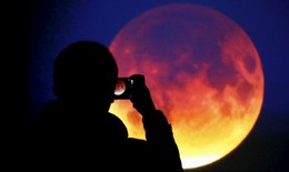 Mặt Trăng sẽ nhuộm đỏ bầu trời đêm mai