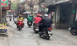 'Ổ voi, ổ gà' bẫy người đi đường trên nhiều tuyến phố Hà Nội