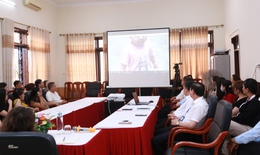 Chuyên gia tâm lý hướng dẫn cách giao tiếp, tương tác với trẻ tự kỷ