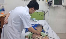 Cứu sống ngoạn mục cháu bé ở Khánh Hòa bị viêm cơ tim tối cấp