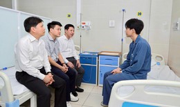 Tặng Bằng khen cho sinh viên dũng cảm cứu người trong đám cháy