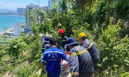 Chạy đua cứu người phụ nữ kiệt sức, ngất xỉu khi leo núi Cô Tiên