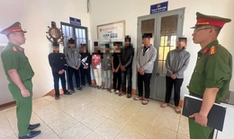 Mâu thuẫn trên mạng xã hội, hai nhóm học sinh mang hung khí đánh nhau