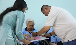 Những người âm thầm đặc biệt trong hành trình chăm sóc người cao tuổi