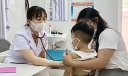 Bệnh nhân tay chân miệng tăng mạnh, 4 ca tử vong: Bộ Y tế yêu cầu tăng cường thu dung, điều trị