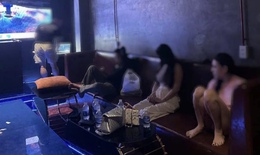 Đột kích quán karaoke THE A&amp;K, bắt quả tang 5 người sử dụng ma túy