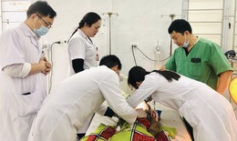 Cấp cứu kịp thời bé 27 tháng tuổi ngừng thở do hóc quả nhãn