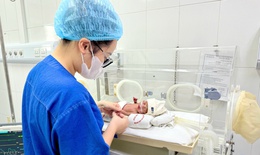 Nuôi dưỡng thành công bé gái sinh non 28 tuần, nặng 900gram tại Bắc Ninh