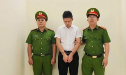 Khởi tố một người nước ngoài chỉ đạo xẻ thịt tê tê quý hiếm bán cho khách