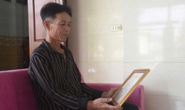 Người đàn ông hơn 10 năm 'trốn vợ' đi cứu người giữa những cơn sóng dữ