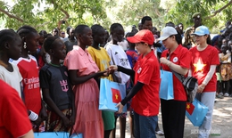 Phụ nữ Việt Nam gieo yêu thương nơi vùng đất gìn giữ hòa bình