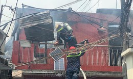 Cháy nhiều căn nhà trong hẻm tại TP Hồ Chí Minh