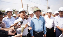 Bộ trưởng Bộ Xây dựng yêu cầu nhà thầu đẩy nhanh tiến độ các dự án trọng điểm tại TPHCM