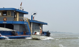 Hà Nội siết chặt quản lý giao thông đường thủy trước mùa mưa bão