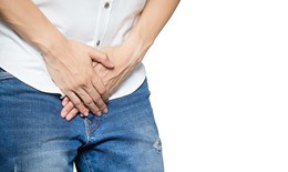 Tiểu buốt ở nam giới do đâu?