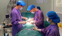 Cứu sống bệnh nhân 79 tuổi thủng đại tràng, viêm phúc mạc nguy kịch