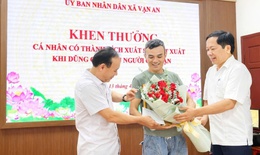 Khen thưởng người đàn ông dũng cảm lao xuống sông Lam cứu hai mẹ con
