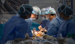 Bệnh khớp háng trẻ hóa, chuyên gia cảnh báo lạm dụng corticoid