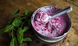 Đánh bay mụn trứng cá từ quả dâu tằm