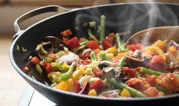 Ăn nhiều rau vẫn không giảm mỡ bụng, bạn đang sai ở đâu?