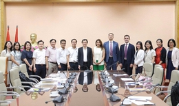 
Thứ trưởng Nguyễn Tri Thức tiếp, làm việc với Giám đốc Toàn cầu phụ trách Vắc xin, Tập đoàn Sanofi