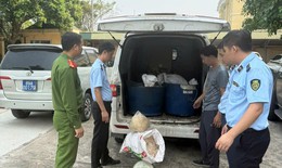 Gần nửa tấn bì lợn, mỡ lợn ôi thiu được phát hiện trong xe ô tô