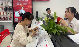 Nguy cơ bị khóa sim từ 15/4: Người dân Hà Nội vội vàng đi xác thực thuê bao
