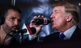 Bác sĩ Mehmet Oz: Ông Trump tin nước ngọt diệt được tế bào ung thư vì chúng 'giết chết cỏ'