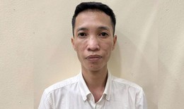 'Điều' người buôn tóc từ nước ngoài sang Việt Nam, gã đàn ông dùng lệnh chuyển tiền giả để lừa hơn 2 tỉ đồng