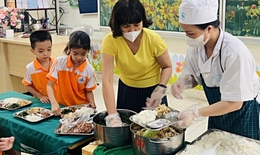 TPHCM siết an toàn thực phẩm bữa ăn học đường trong mùa nắng nóng