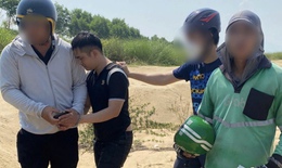 Giả vờ gọi điện, thanh niên cướp iPhone của tài xế Grab rồi bỏ chạy