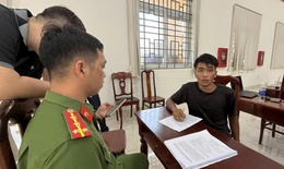 Bắt thanh niên 19 tuổi không có bằng lái, trộm cắp ô tô rồi lái trên phố