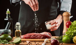 Ăn nhiều muối gây hại thế nào cho sức khỏe của trẻ lứa tuổi học đường?